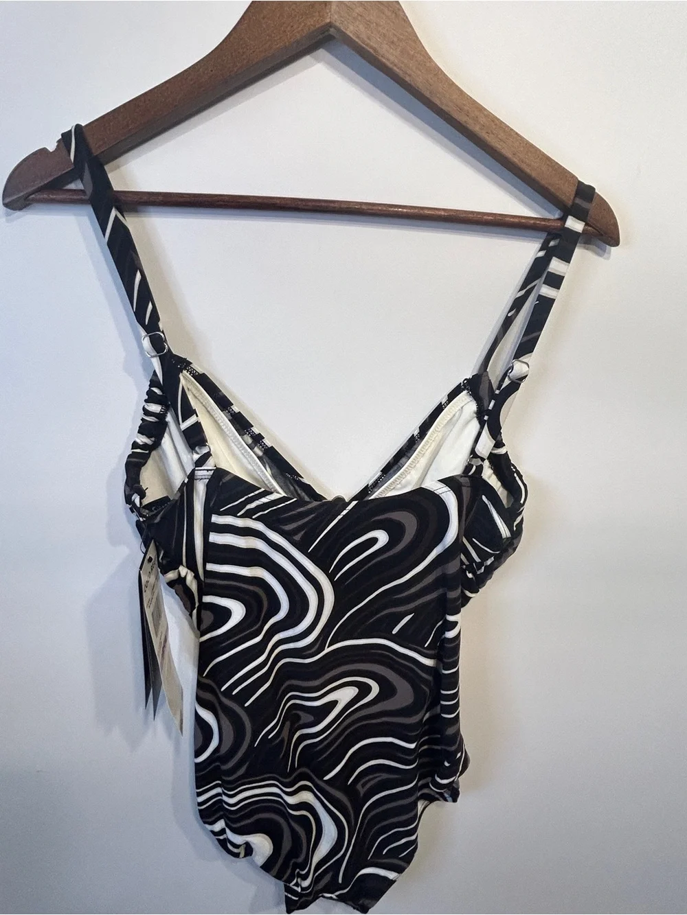Coco Reef Black White Abstract Swirl One Piece Swimsuit 38D Bra Sized NWT - Picture 3 of 7